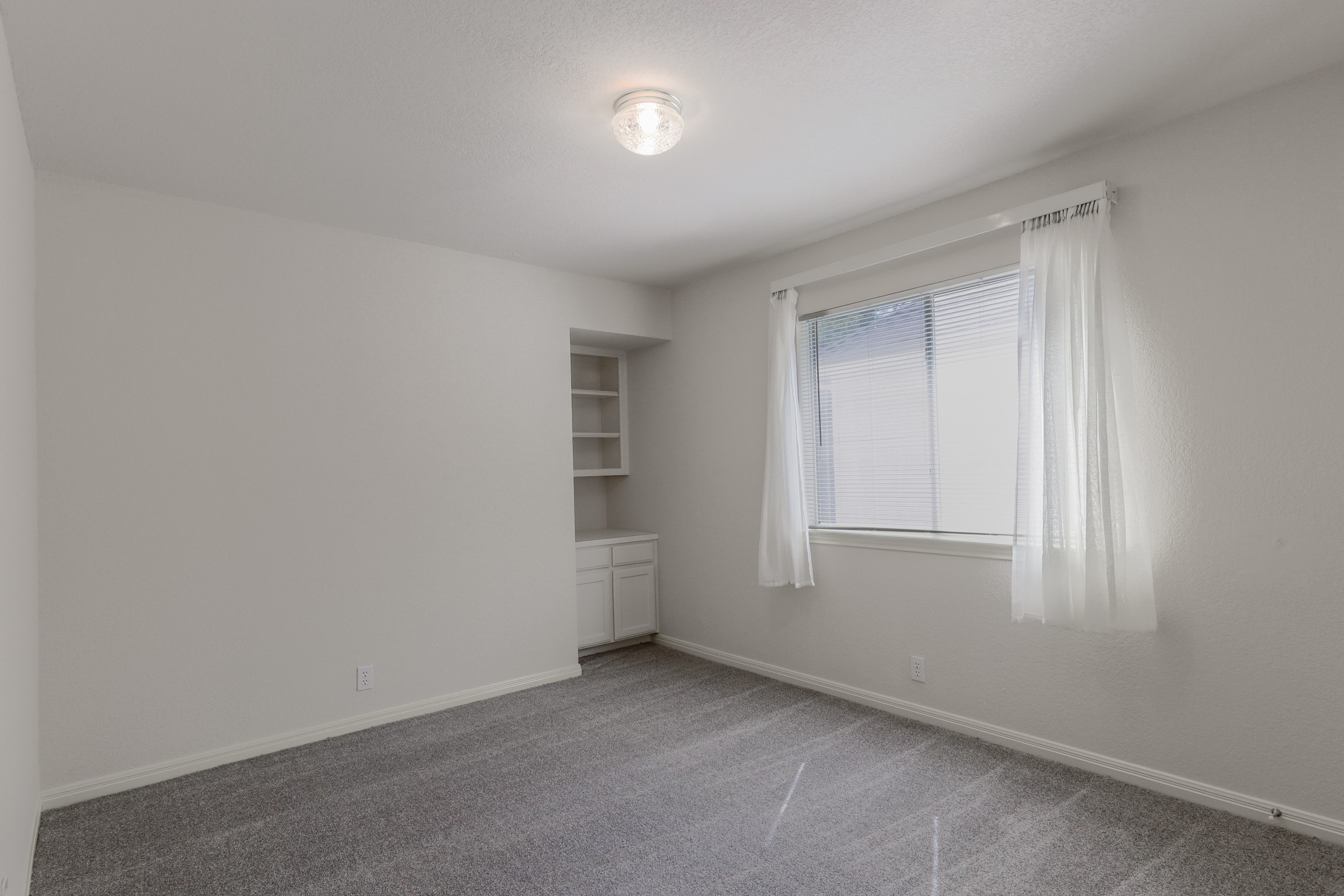 10225 Open Gate Drive Austin, TX 78726 - Photo 30 of 34 an empty room with windows