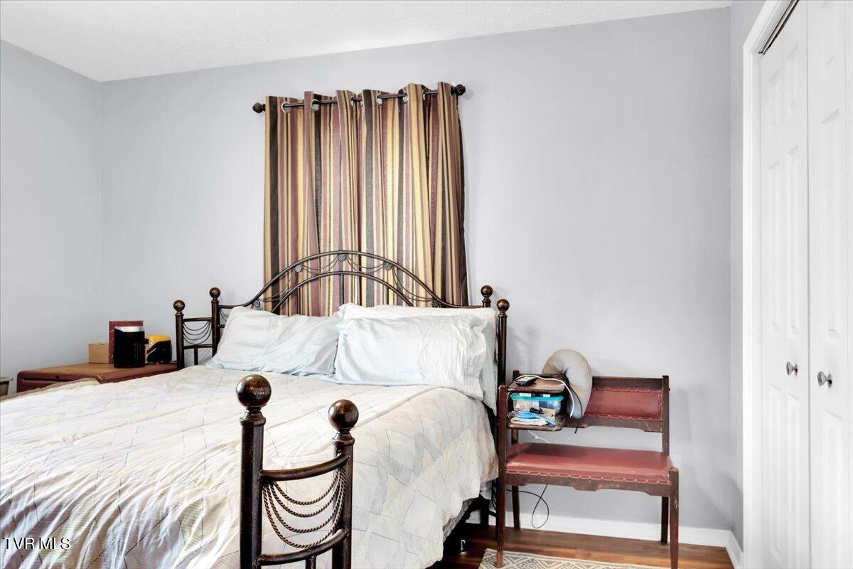 1011 Stonegate Road Kingsport, TN 37660 - Photo 12 of 27 12-Master Bedroom