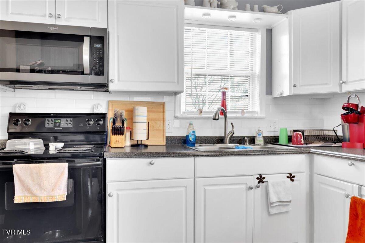1011 Stonegate Road Kingsport, TN 37660 - Photo 16 of 27 16-Kitchen