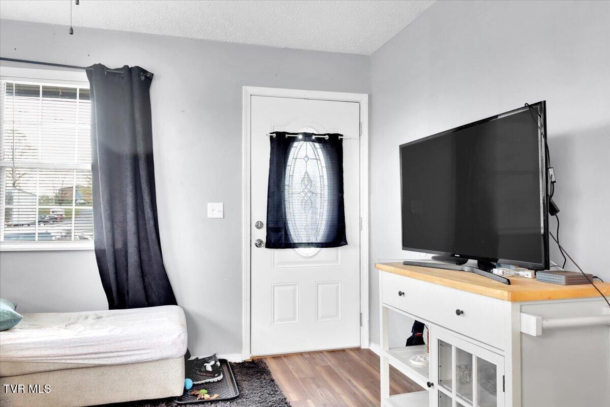 1011 Stonegate Road Kingsport, TN 37660 - Photo 20 of 27 20-Living