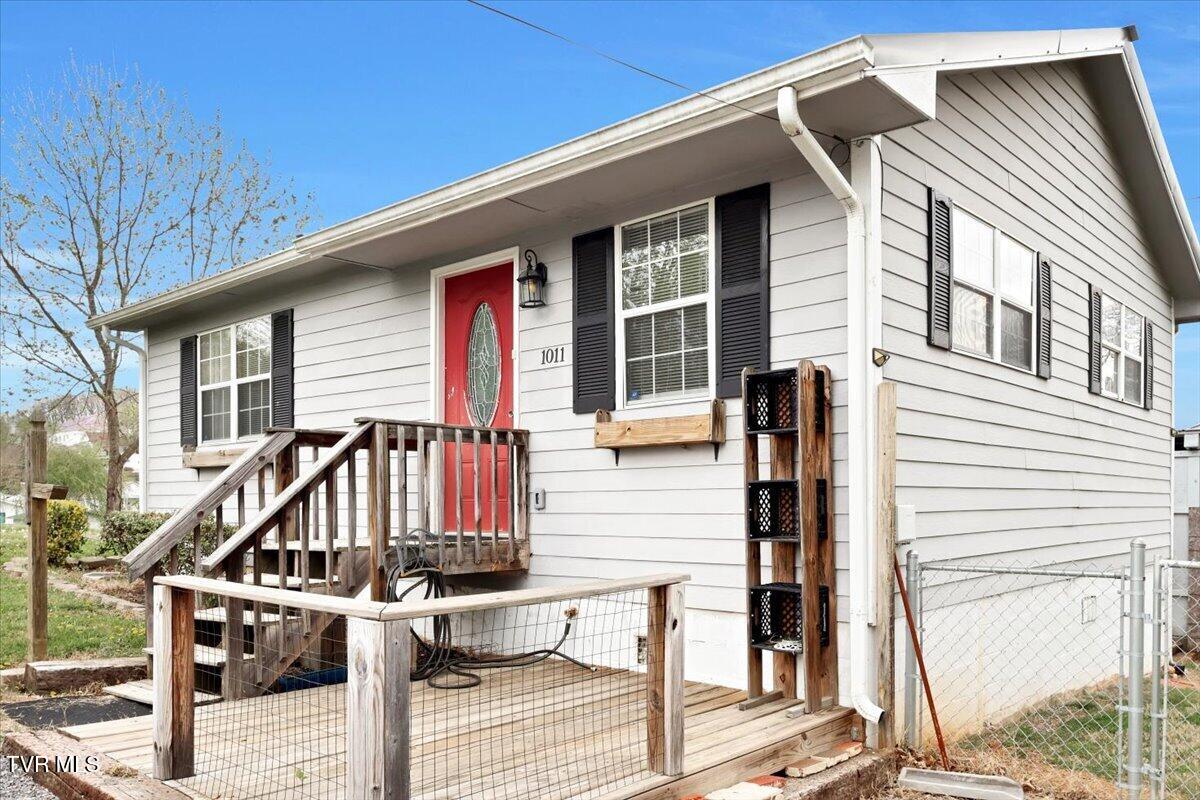 1011 Stonegate Road Kingsport, TN 37660 - Photo 2 of 27 02-Front