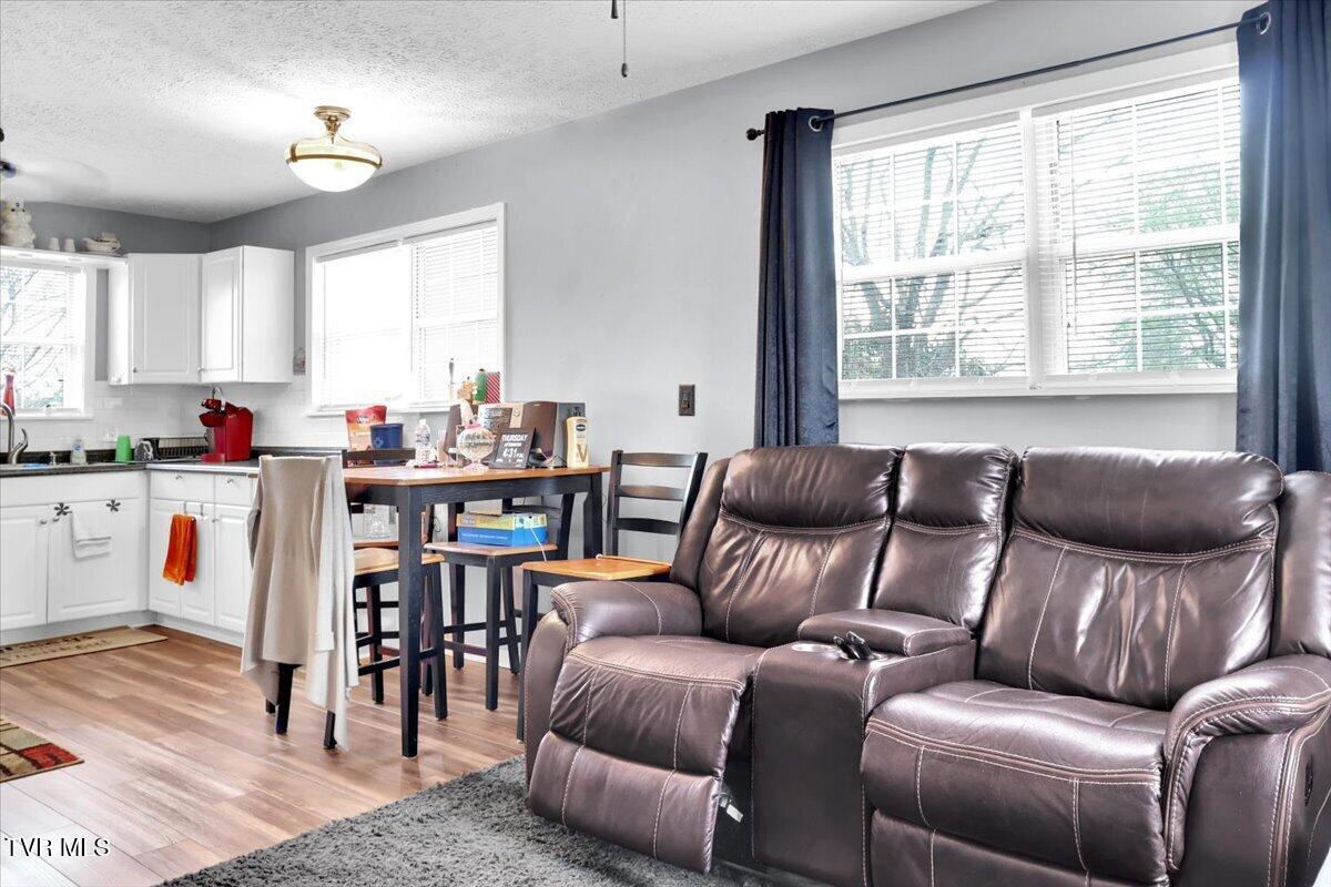 1011 Stonegate Road Kingsport, TN 37660 - Photo 21 of 27 21-Living Room to Kitchen