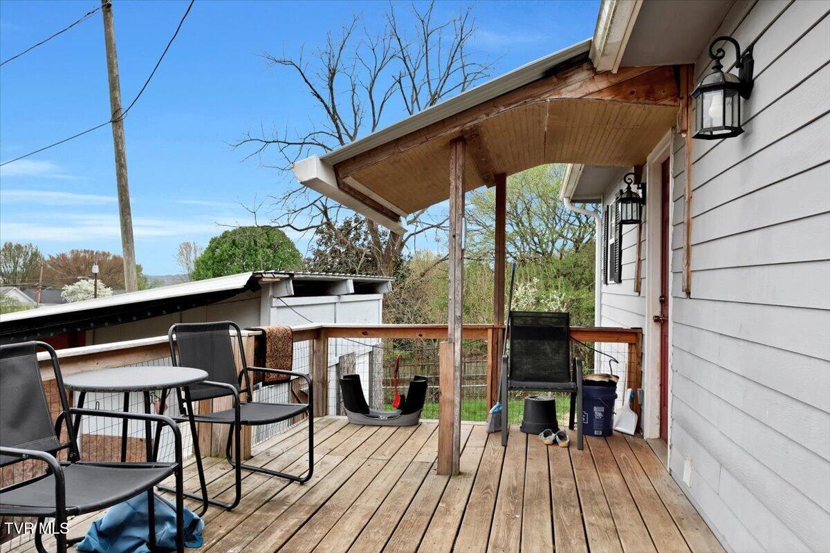 1011 Stonegate Road Kingsport, TN 37660 - Photo 23 of 27 23-Back Patio