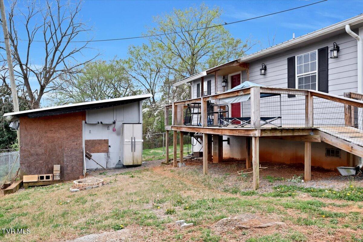 1011 Stonegate Road Kingsport, TN 37660 - Photo 26 of 27 26-Backyard