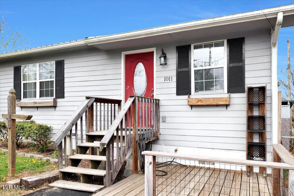 1011 Stonegate Road Kingsport, TN 37660 - Photo 3 of 27 03-Front