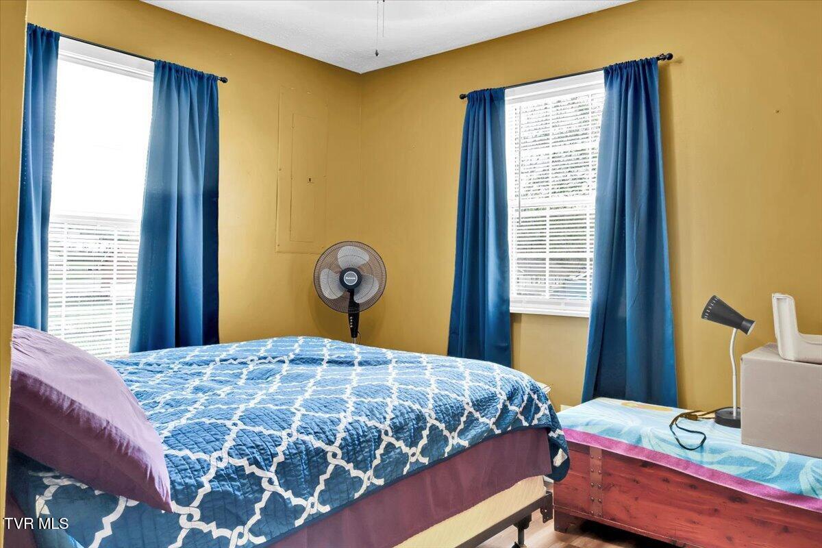1011 Stonegate Road Kingsport, TN 37660 - Photo 7 of 27 07-Bedroom 1