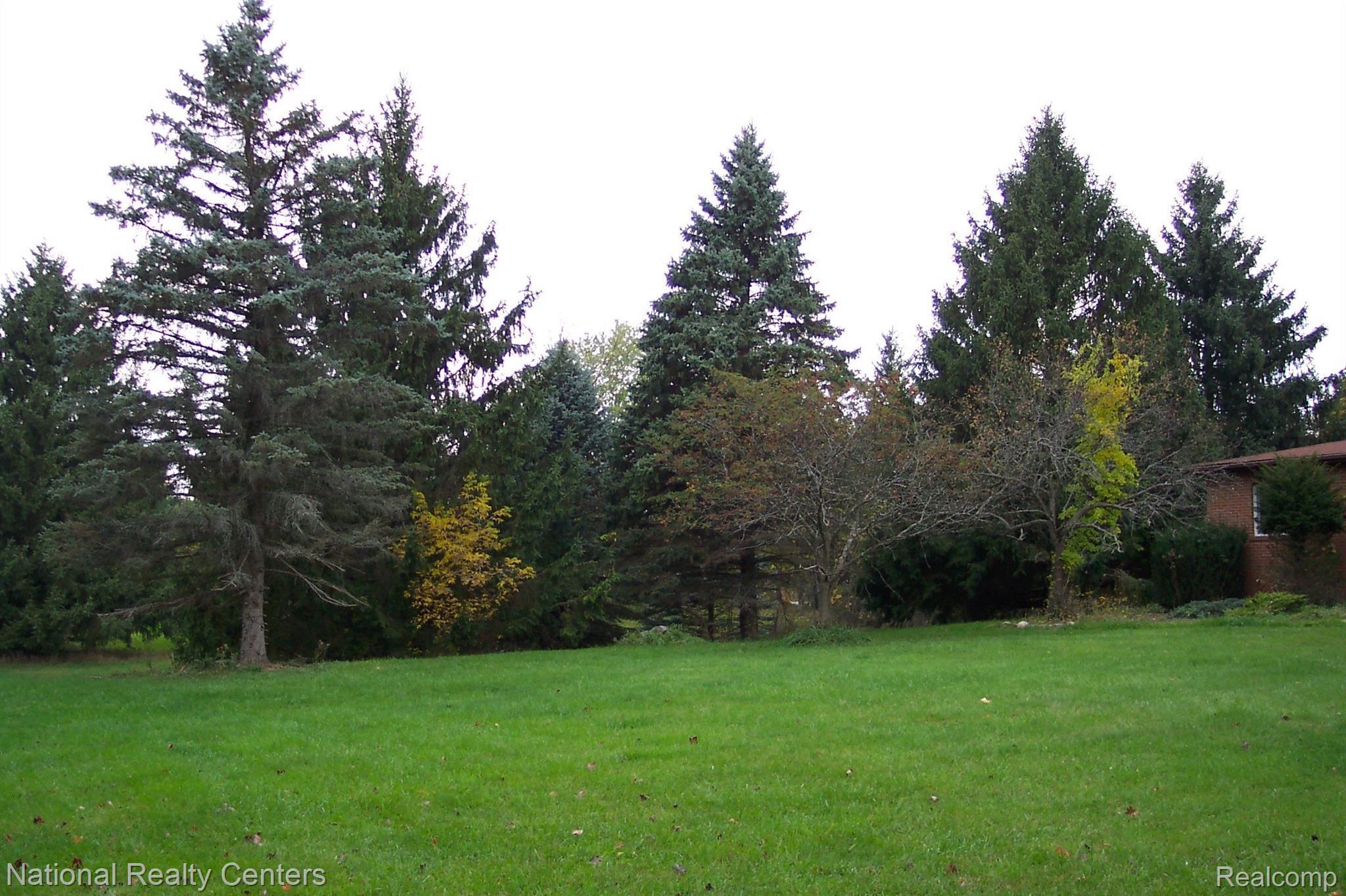 8450 Knox Road Clarkston, MI 48348 - Photo 9 of 85 100_7103.JPG
