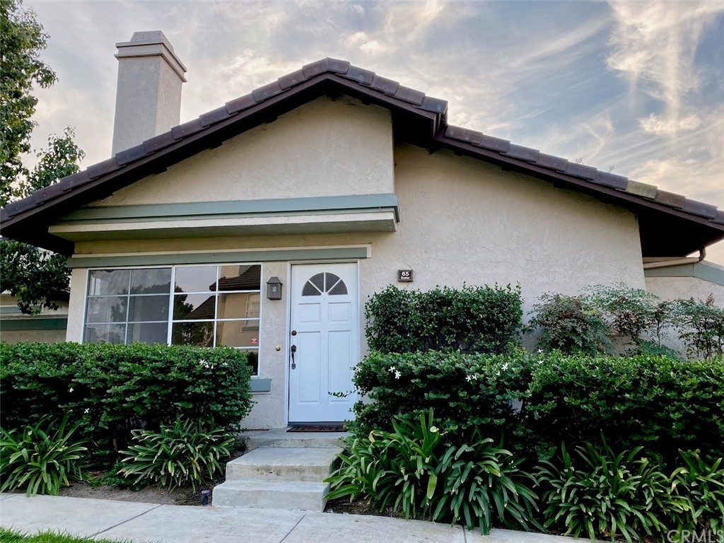 Beautiful One-Story Cottage Style Condo in Columbia Square near UCI!