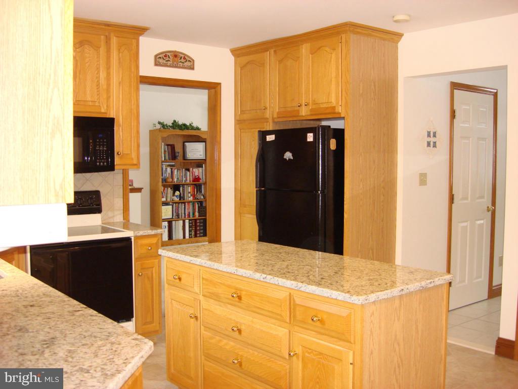 2511 Shaub Road Lancaster, PA 17601 - Photo 4 of 32 Gallery Image 4