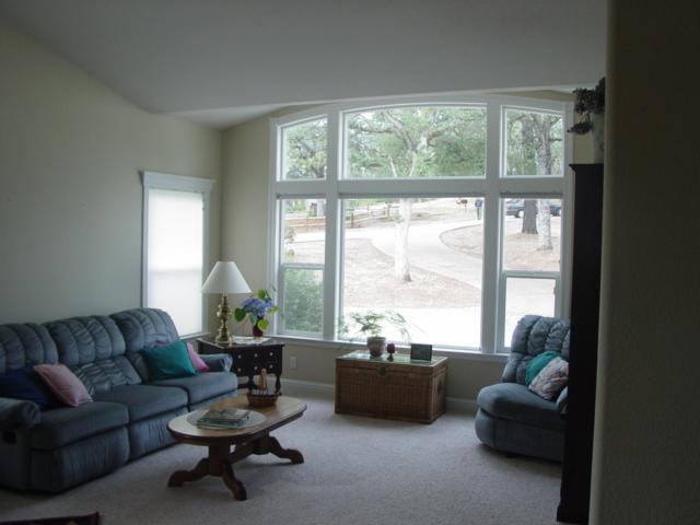 9125 Simmons Road Redding, CA 96001 - Photo 11 of 18 Family Room