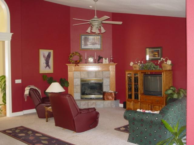 9125 Simmons Road Redding, CA 96001 - Photo 12 of 18 Living Room