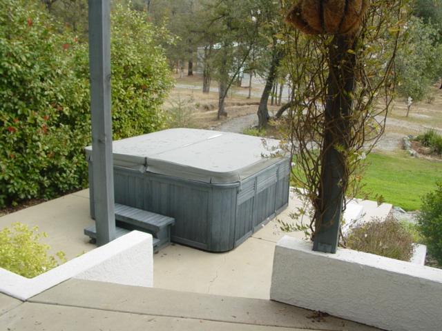 9125 Simmons Road Redding, CA 96001 - Photo 18 of 18 Hot Tub