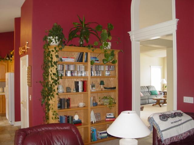 9125 Simmons Road Redding, CA 96001 - Photo 8 of 18 Bookshelves