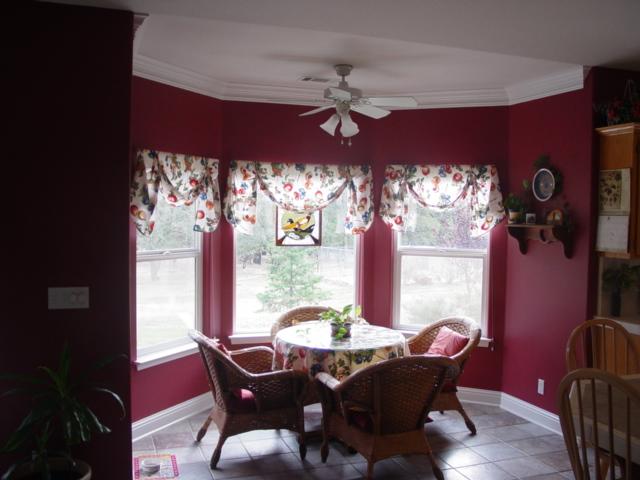 9125 Simmons Road Redding, CA 96001 - Photo 9 of 18 Dining Nook