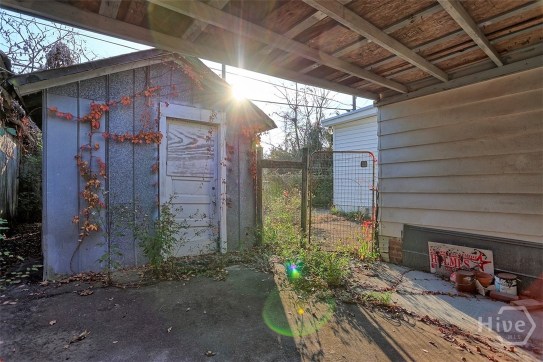 607 Seiler Avenue Savannah, GA 31401 - Photo 6 of 30