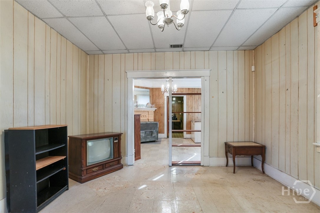 607 Seiler Avenue Savannah, GA 31401 - Photo 10 of 30