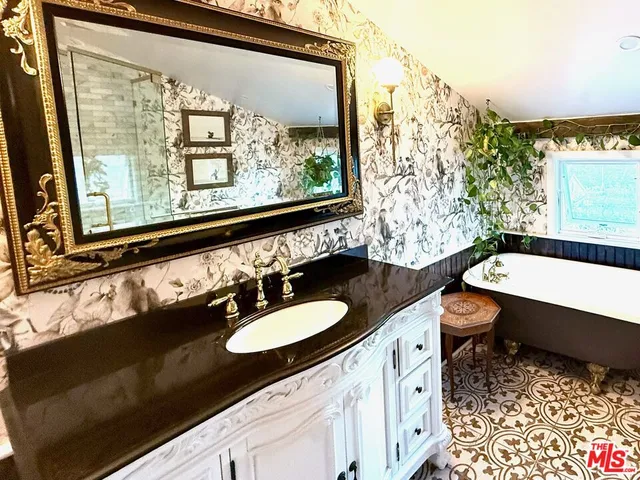 $6,800 | 370 Main Street, Los Alamos, CA 93440