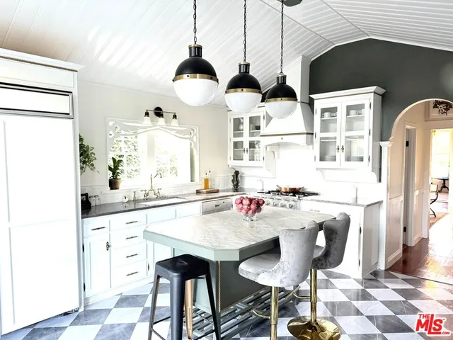 $6,800 | 370 Main Street, Los Alamos, CA 93440