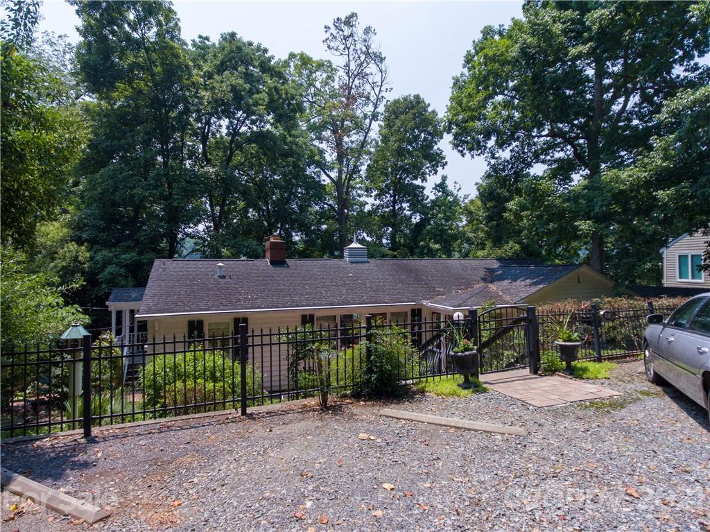 6501 Amos Smith Road Charlotte, NC 28214 - Photo 3 of 37 Gallery Image 3