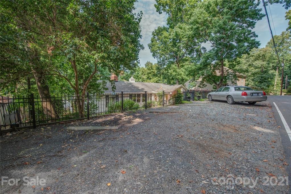 6501 Amos Smith Road Charlotte, NC 28214 - Photo 5 of 37 Gallery Image 5