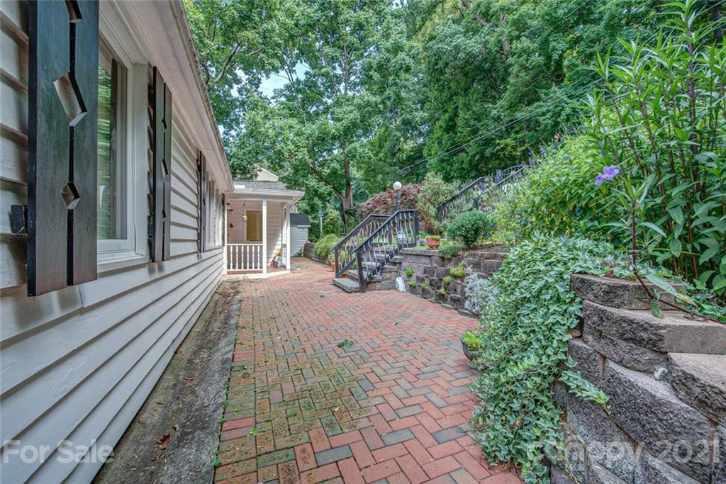 6501 Amos Smith Road Charlotte, NC 28214 - Photo 6 of 37 Gallery Image 6