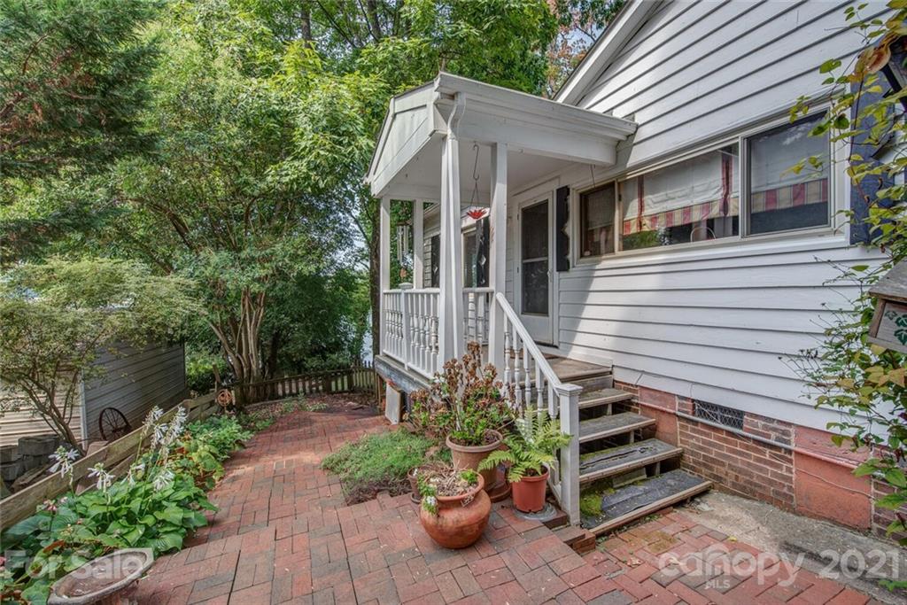 6501 Amos Smith Road Charlotte, NC 28214 - Photo 7 of 37 Gallery Image 7