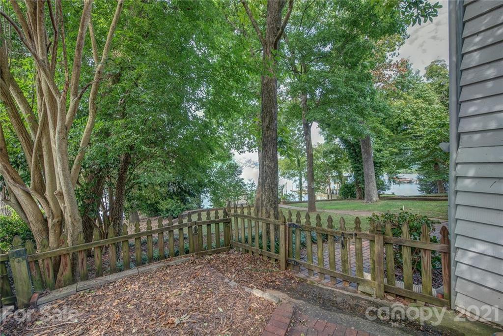 6501 Amos Smith Road Charlotte, NC 28214 - Photo 8 of 37 Gallery Image 8