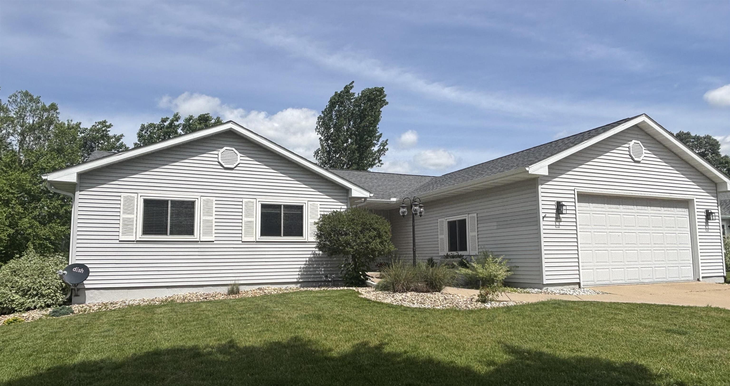 910 Riverview Court Marshall, WI 53559 - Photo 1 of 33
