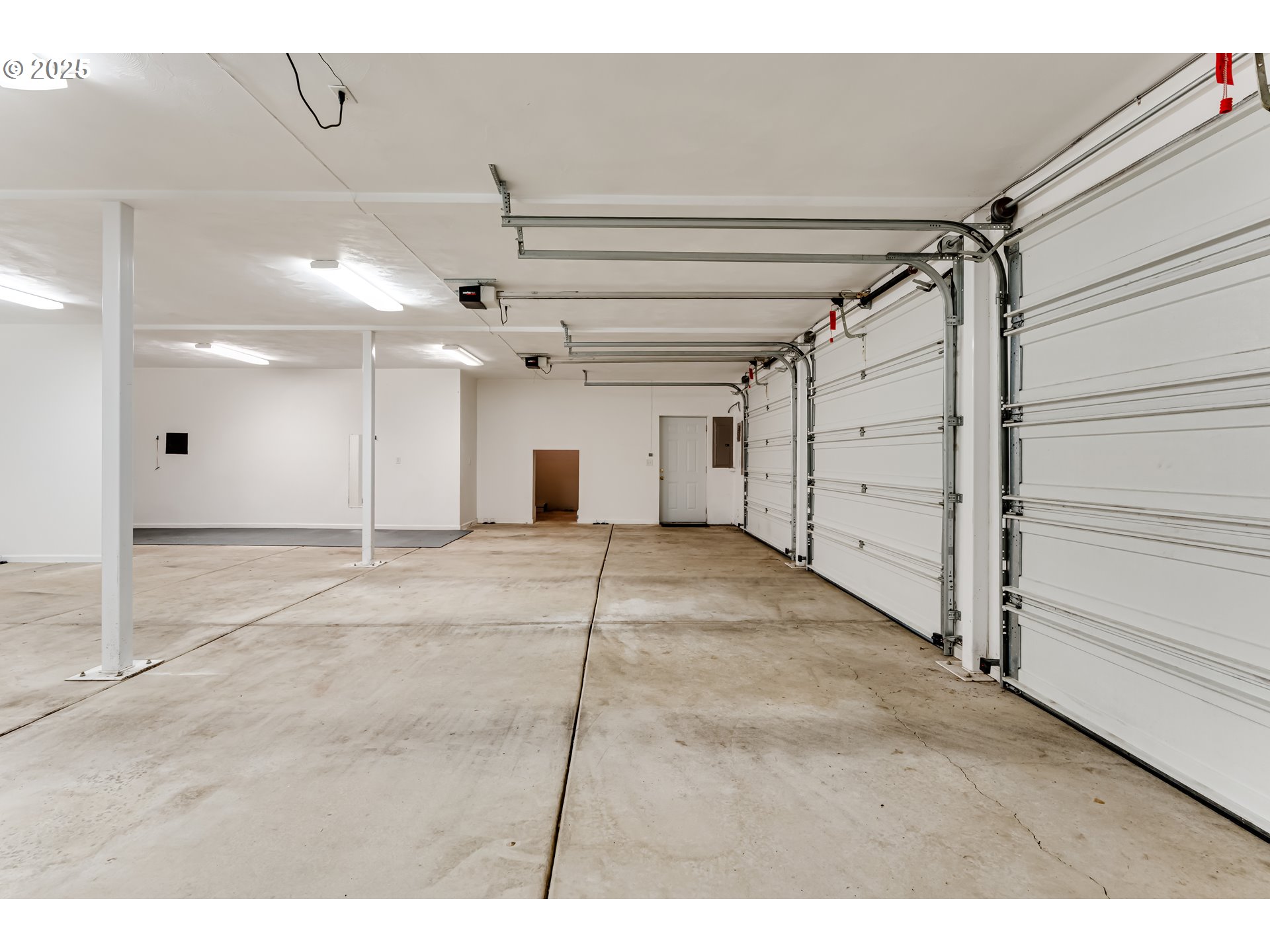 27161 Briggs Hill Road Eugene, OR 97405 - Photo 38 of 47 a view of a garage