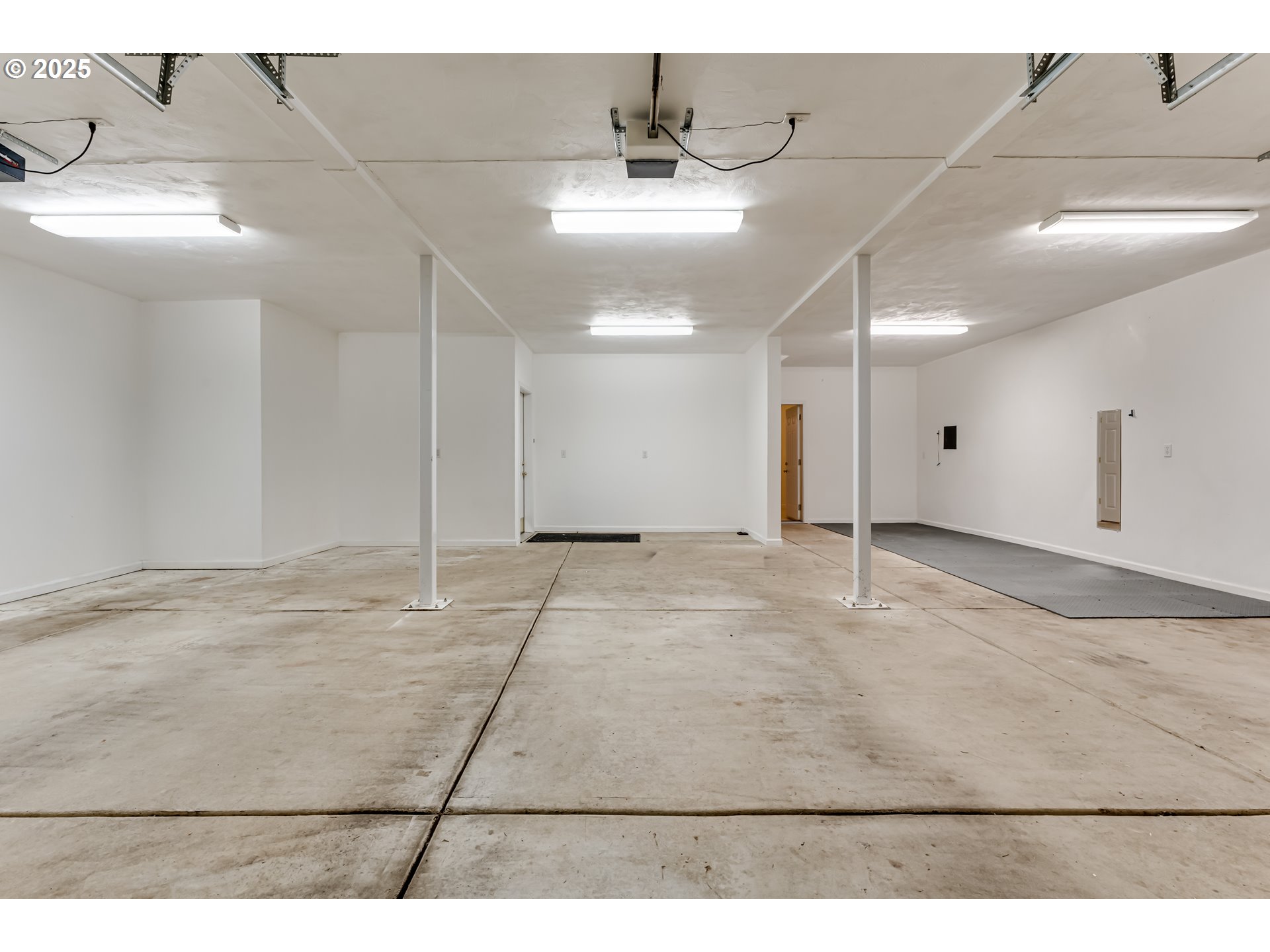 27161 Briggs Hill Road Eugene, OR 97405 - Photo 39 of 47 a view of an empty room