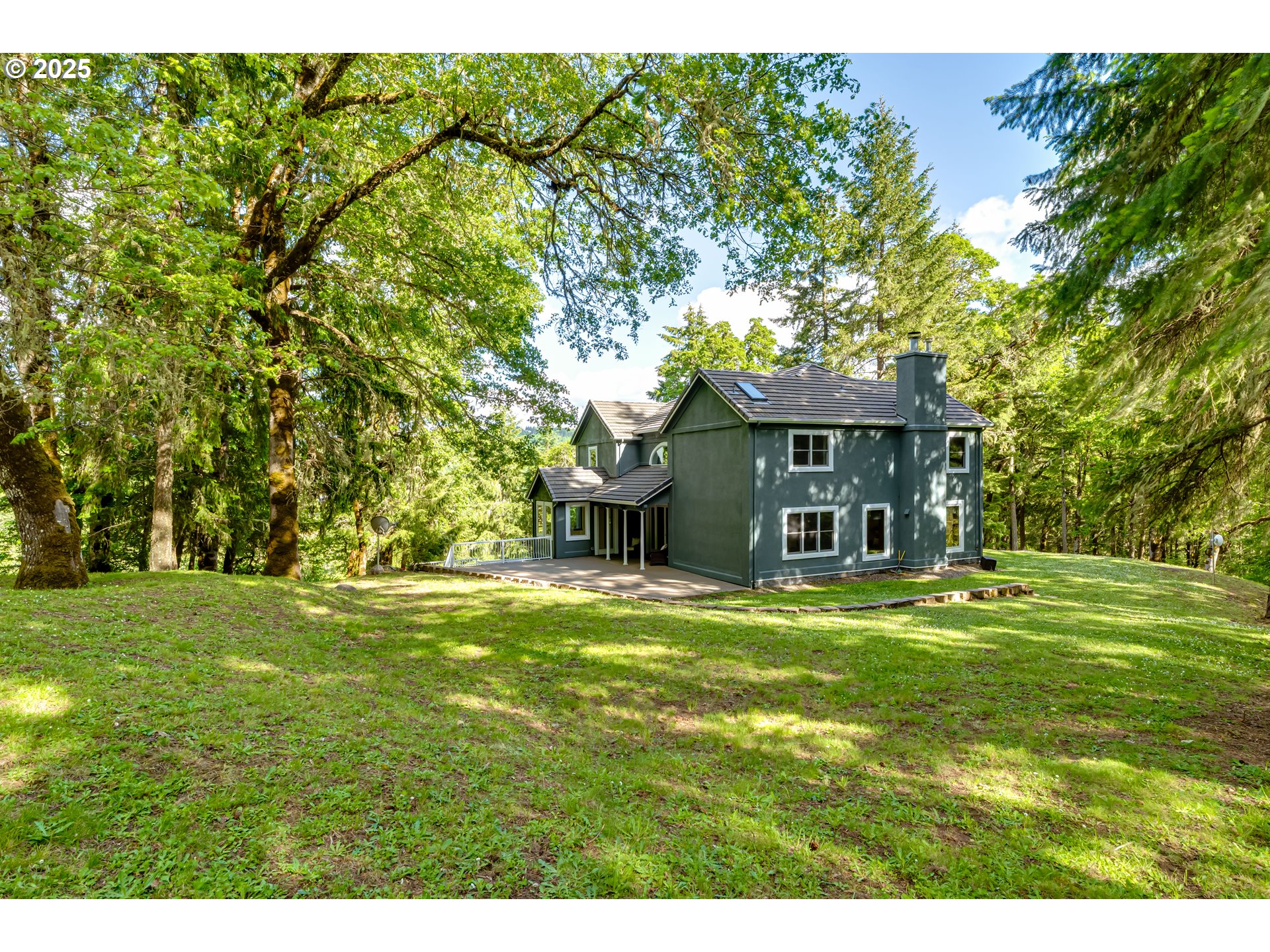 27161 Briggs Hill Road Eugene, OR 97405 - Photo 4 of 47 a front view of a house with a garden