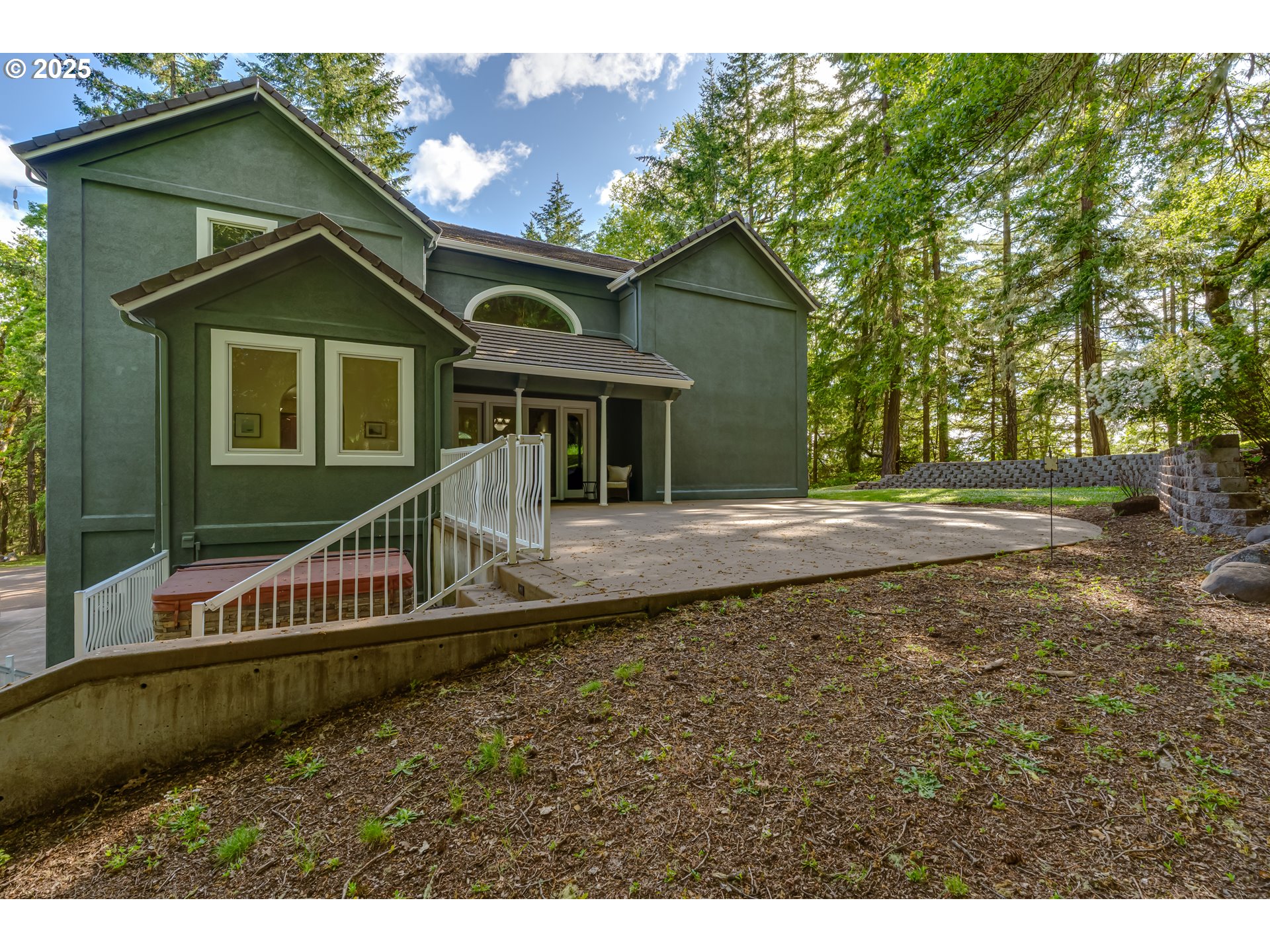 27161 Briggs Hill Road Eugene, OR 97405 - Photo 41 of 47 a front view of a house with a yard