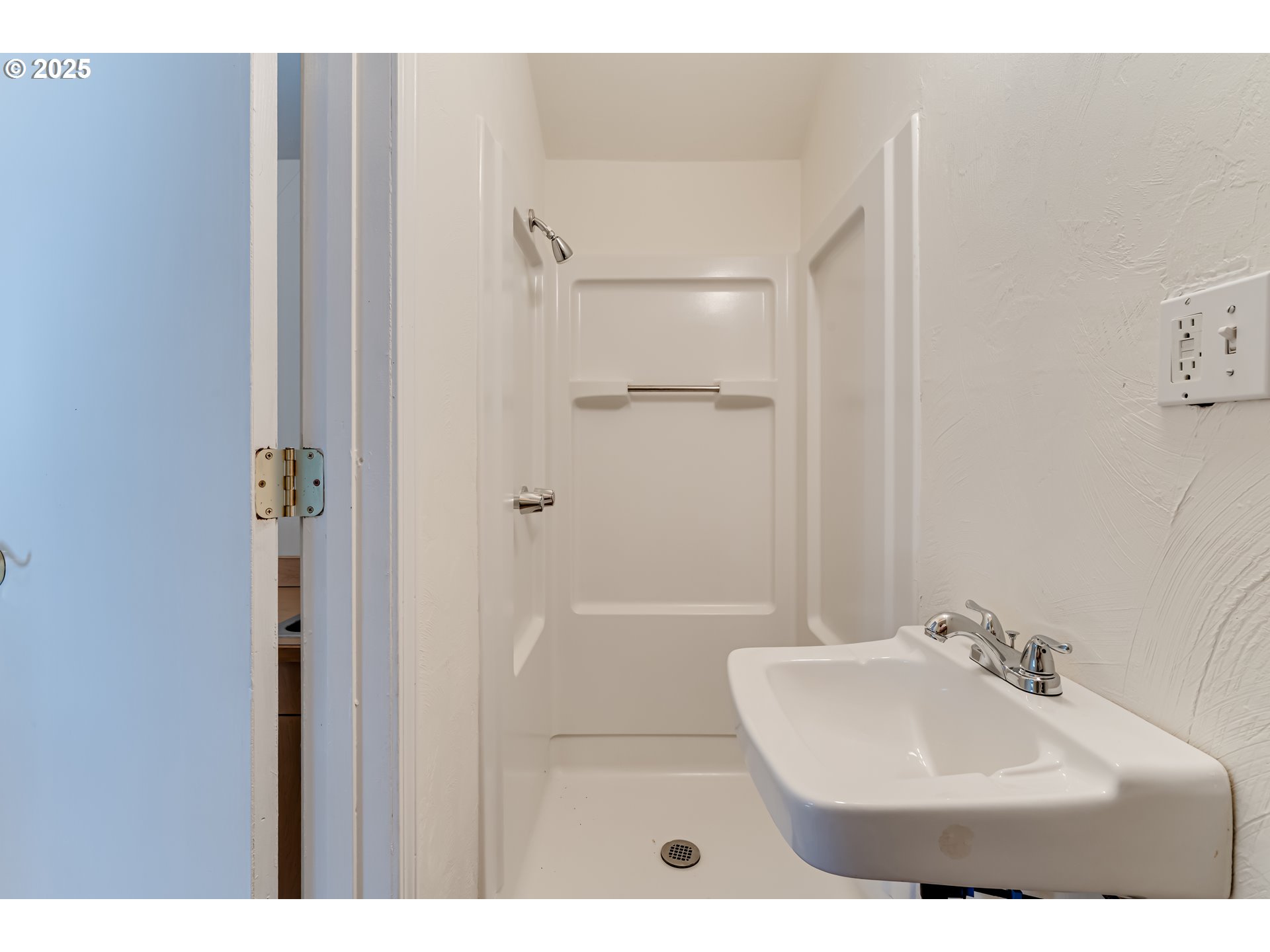 27161 Briggs Hill Road Eugene, OR 97405 - Photo 45 of 47 a bathroom with a sink a toilet and shower