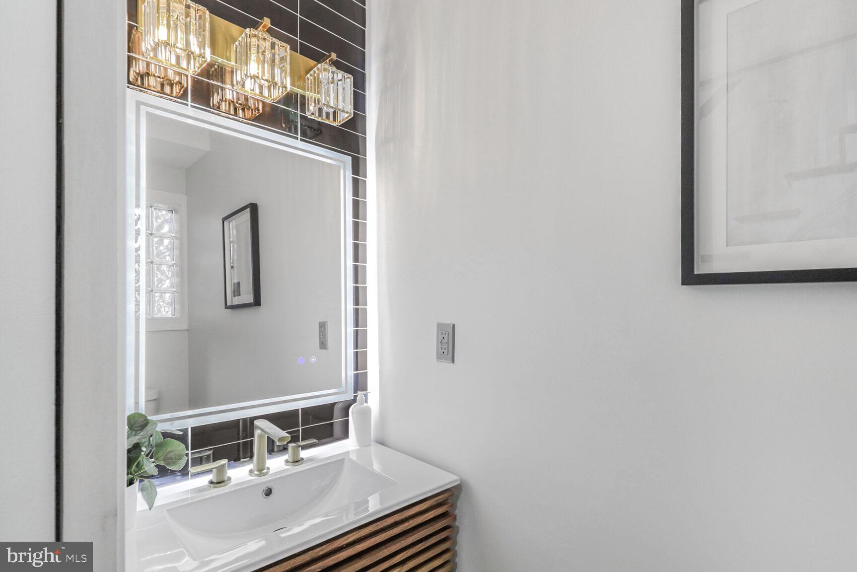 226 South Madeira Street Baltimore, MD 21231 - Photo 16 of 21 a bathroom with a sink and a mirror