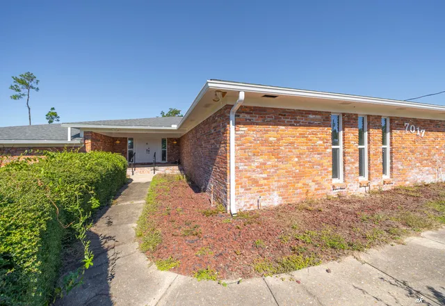 a view of house with backyard