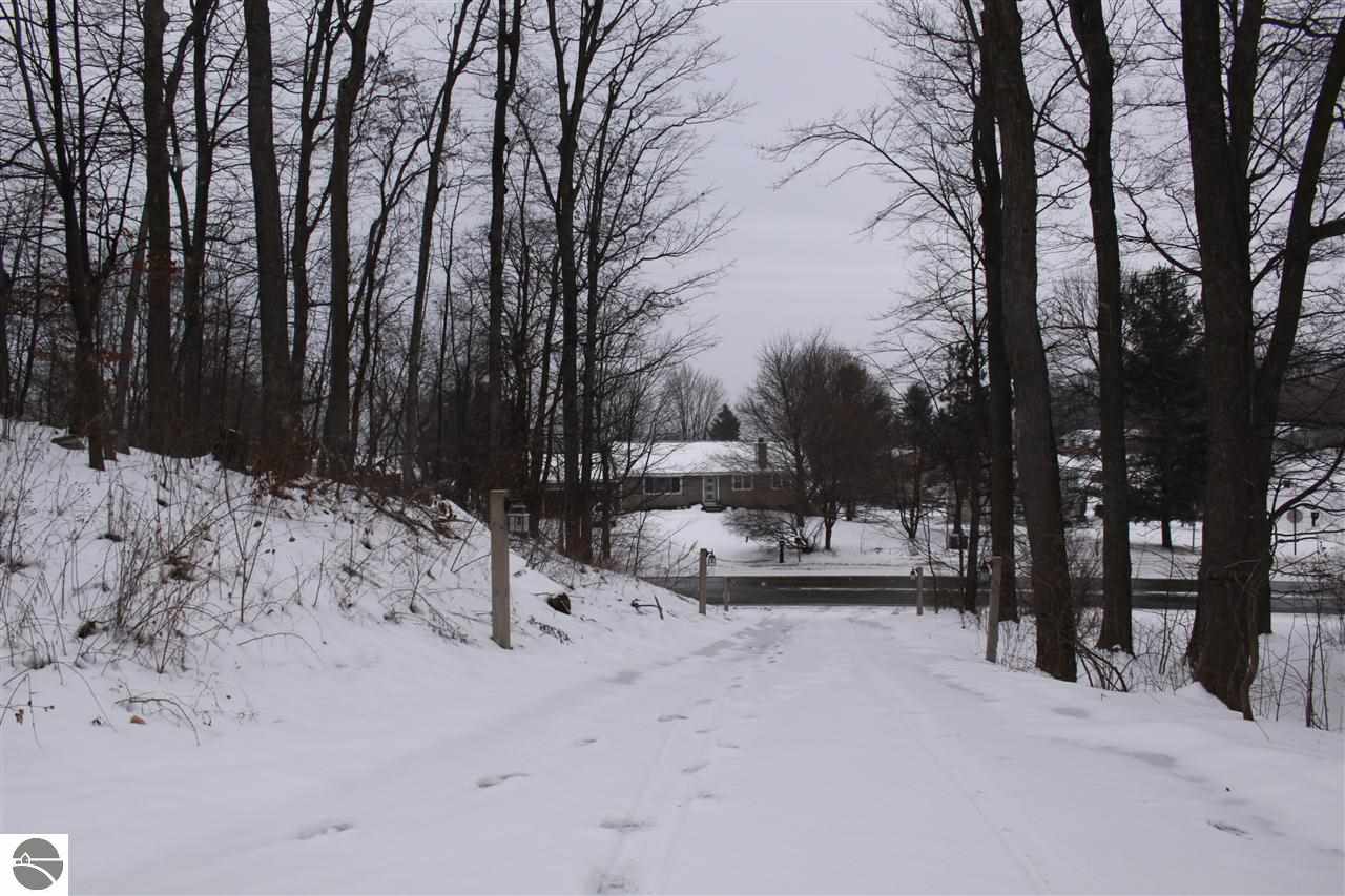 3181 Zimmerman Road Traverse City, MI 49685 - Photo 8 of 53 1779125-7.JPG
