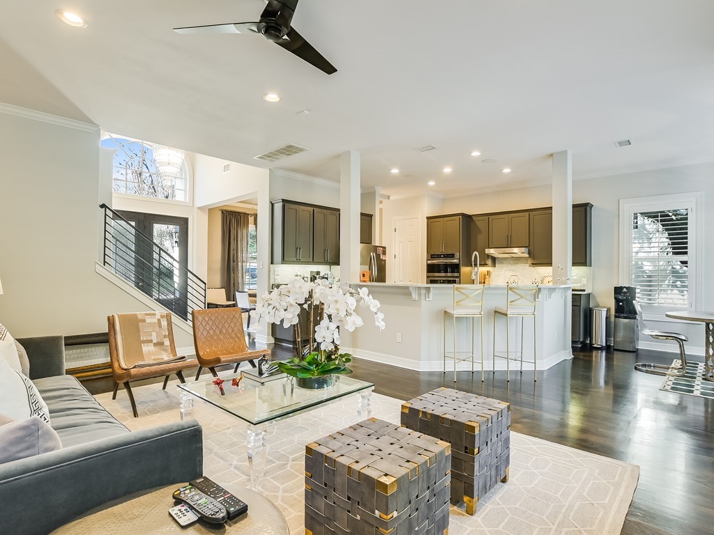 2007 Rue De St Tropez Austin, TX 78746 - Photo 4 of 17