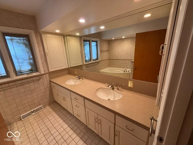 $229,000 | 2701 West Petty Road, Muncie, IN 47304