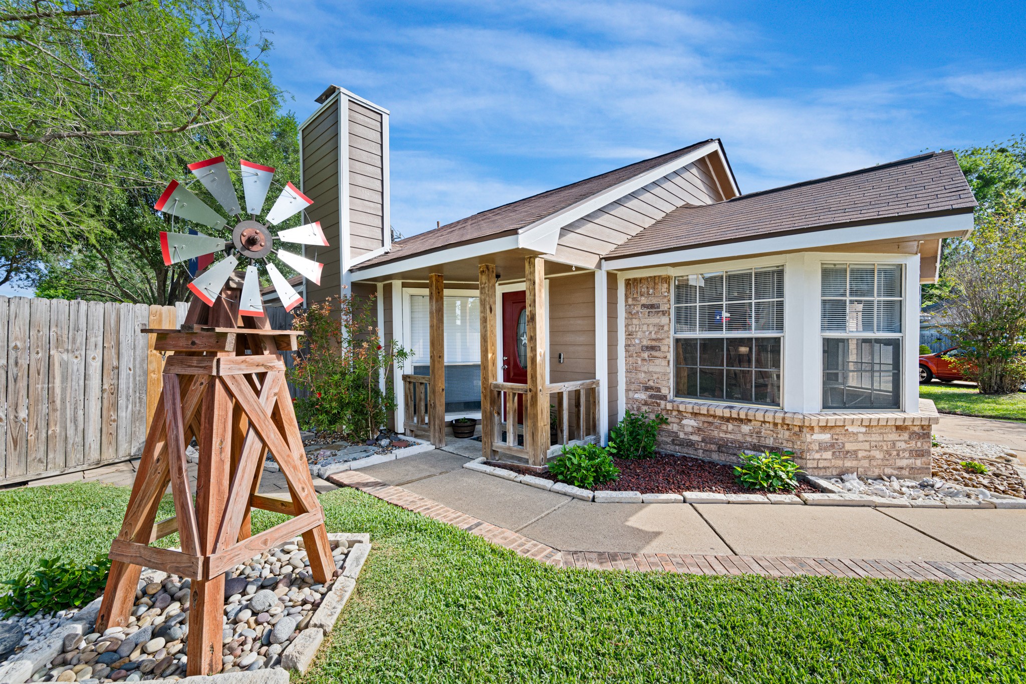1804 Spruce Drive Rosenberg, TX 77471 - Photo 3 of 29 a front view of a house with garden