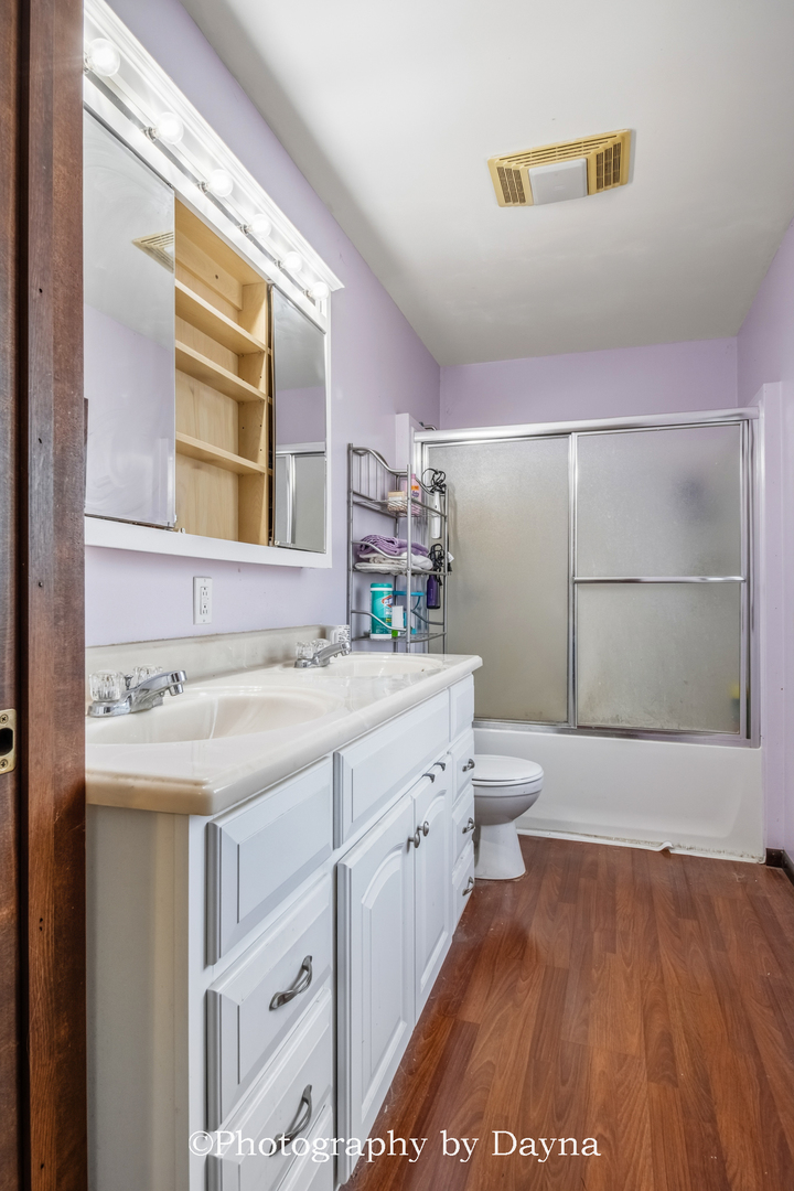 2857 River Road Kankakee, IL 60901 - Photo 15 of 35 a bathroom with a granite countertop sink toilet and shower
