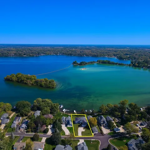$1,899,000 | 3711 Lake Street, Burlington, WI 53105