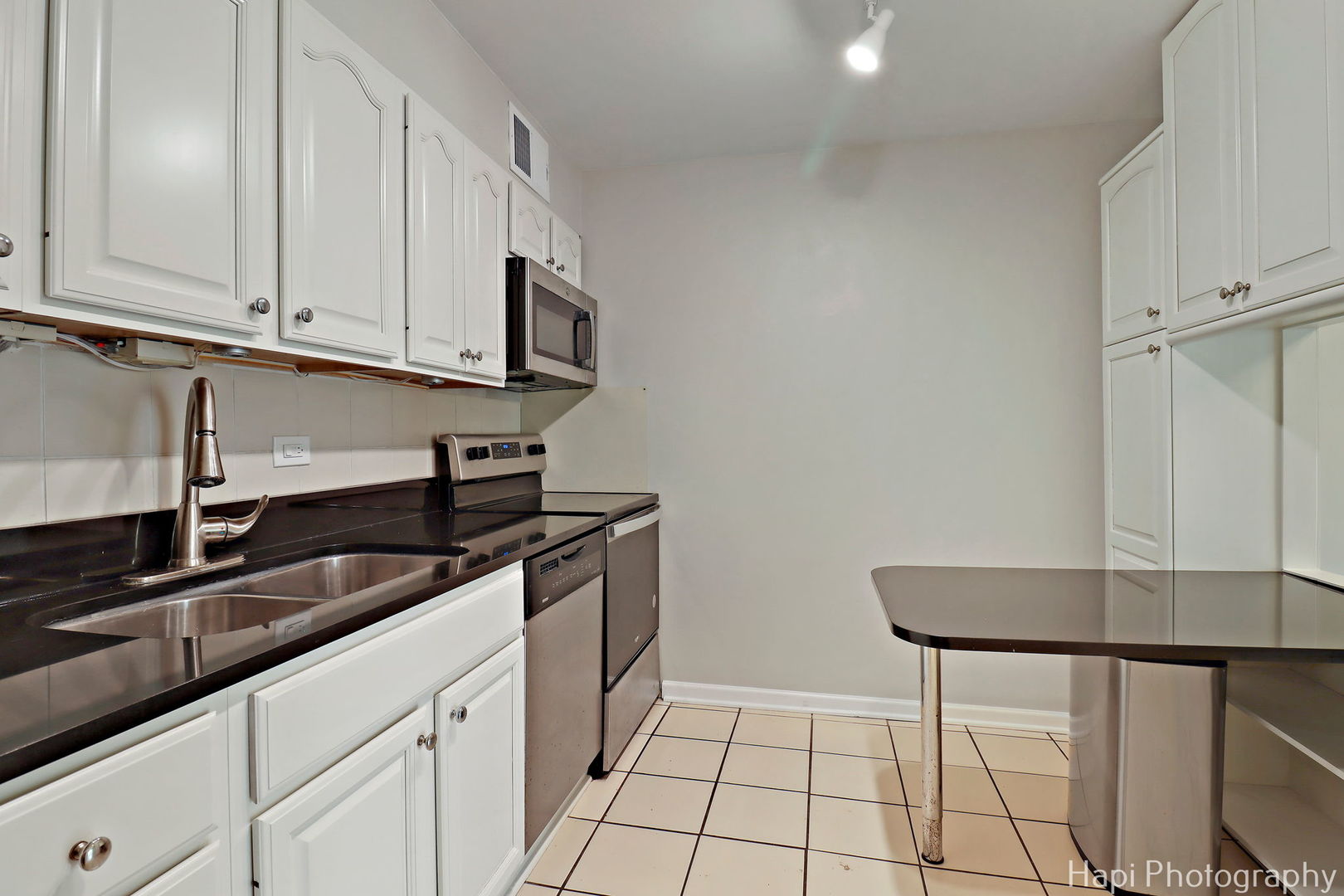 1567 Ridge Avenue, Unit 401 Evanston, IL 60201 - Photo 11 of 27 Gallery Image 11
