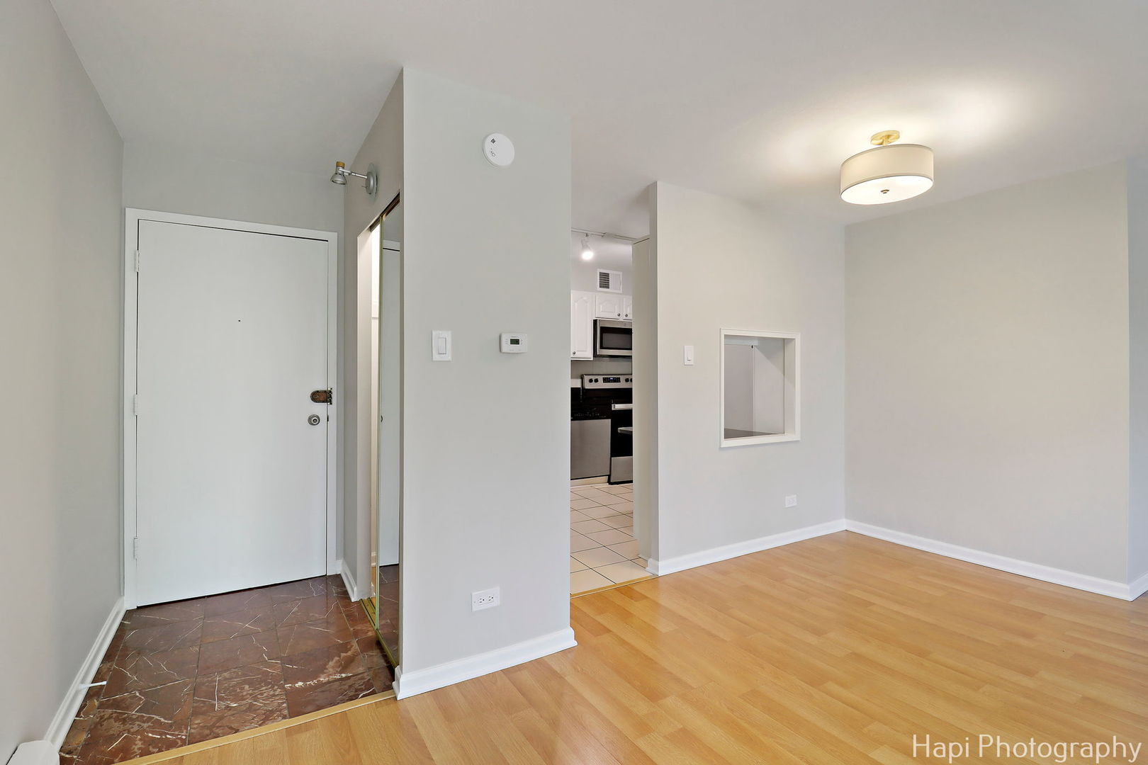 1567 Ridge Avenue, Unit 401 Evanston, IL 60201 - Photo 4 of 27 Gallery Image 4