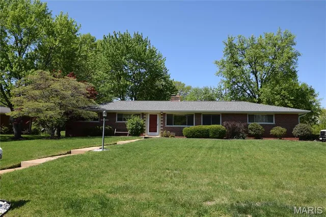 $1,975 | 11817 Helta Drive, St. Louis, MO 63128