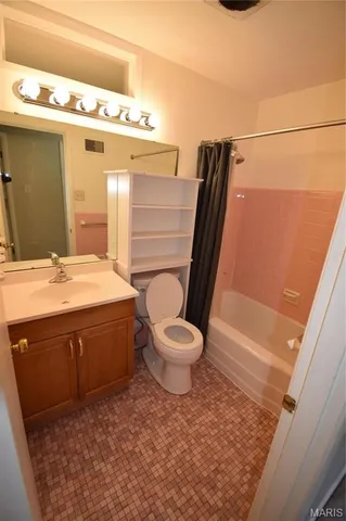 $1,975 | 11817 Helta Drive, St. Louis, MO 63128