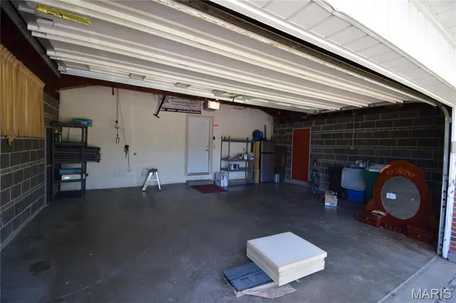 $1,975 | 11817 Helta Drive, St. Louis, MO 63128