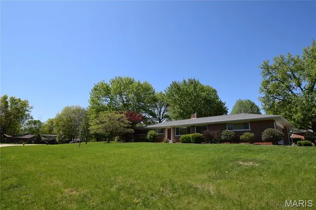 $1,975 | 11817 Helta Drive, St. Louis, MO 63128