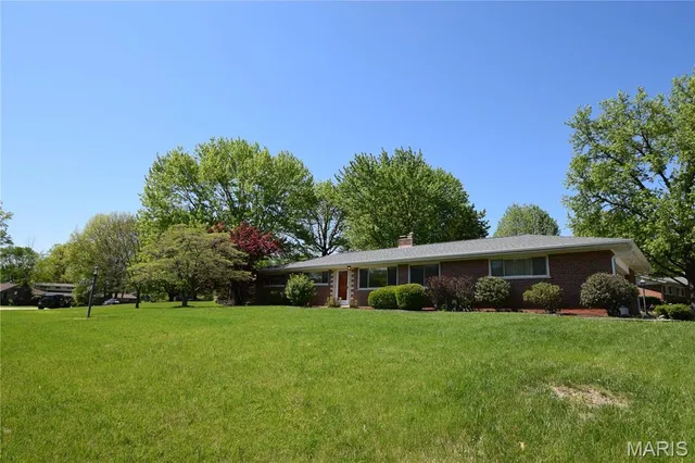 $1,975 | 11817 Helta Drive, St. Louis, MO 63128