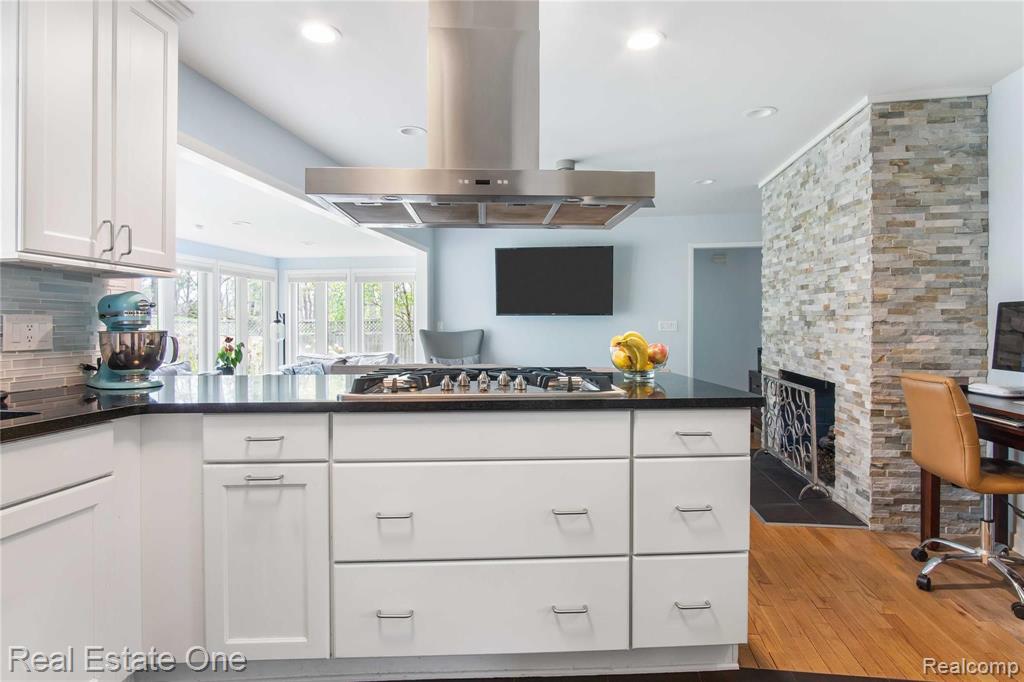 645 Cherry Tree Lane Rochester Hills, MI 48306 - Photo 13 of 43