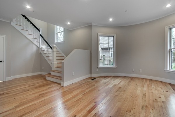 18 Kilsyth Road, Unit 1 Brookline, MA 02445 - Photo 3 of 19 Gallery Image 3